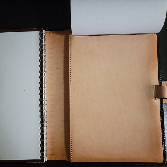 Coach Signature Gigi Executive Tote and Planner - Picture 8 of 11